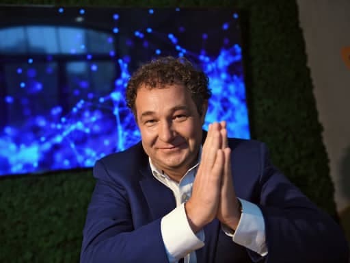 "Самолет" попал в турбулентность